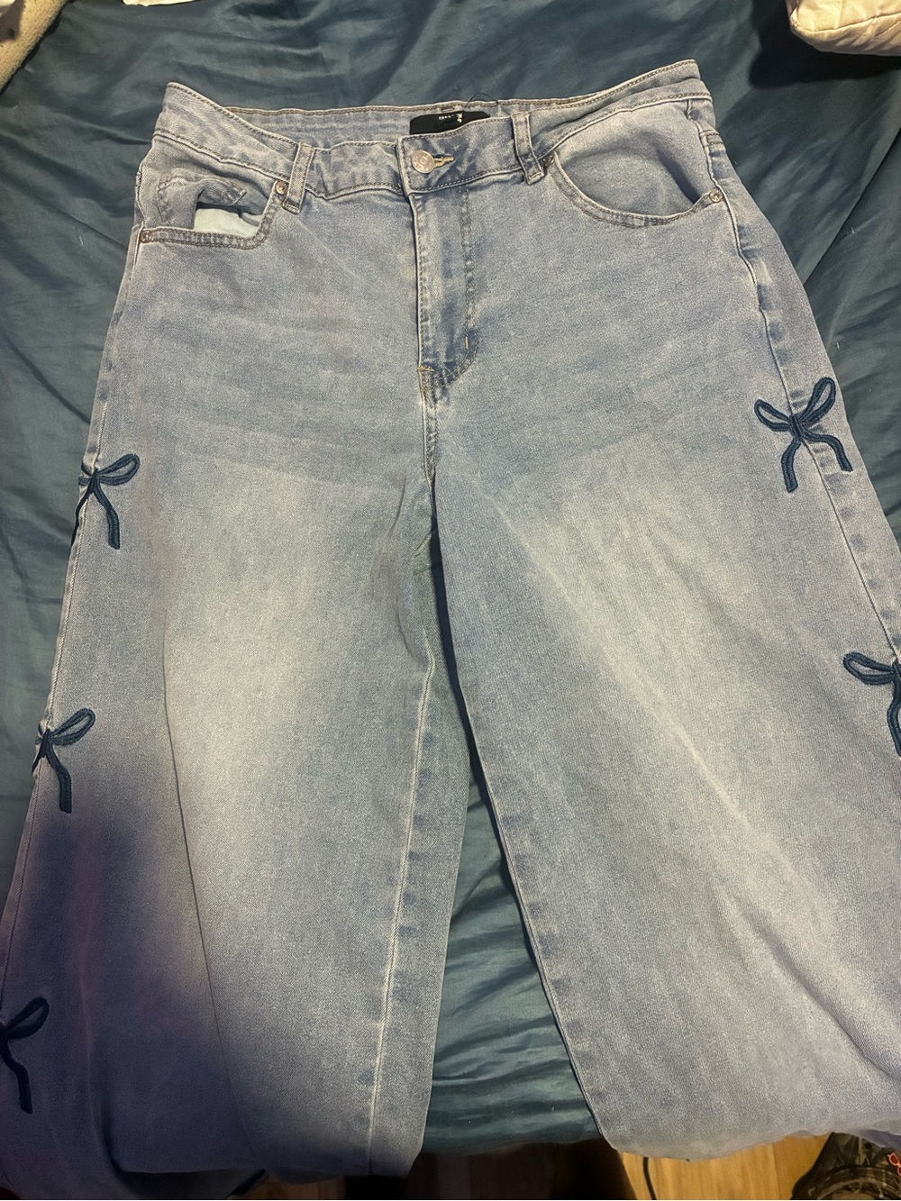 Light Blue Wide-Leg Women’s Jeans with Side Bow Detail